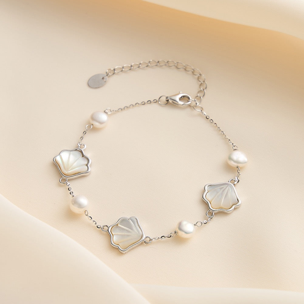 Ocean Harmony – Shell & Pearl Bracelet